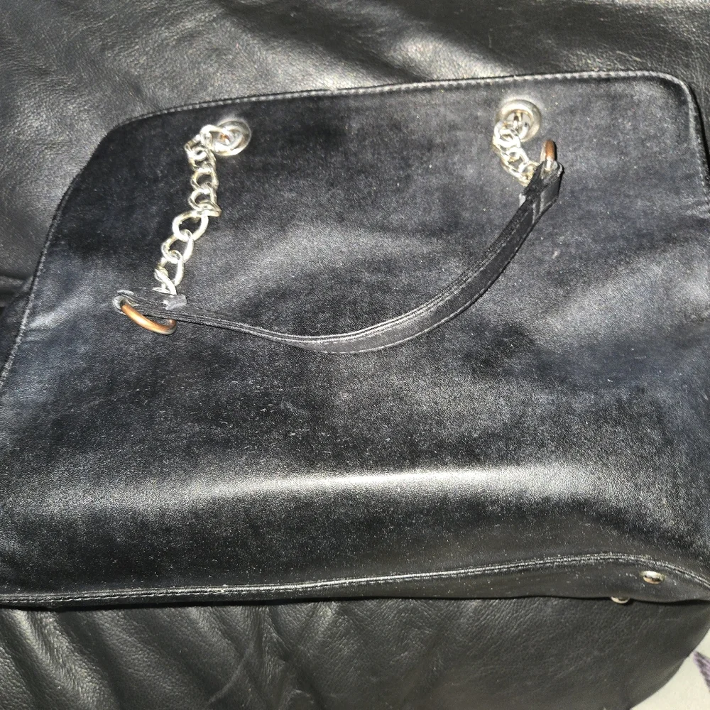 Guess quilted large bag 12"x10"x4" w/free G by Guess card holder - Picture 7 of 13